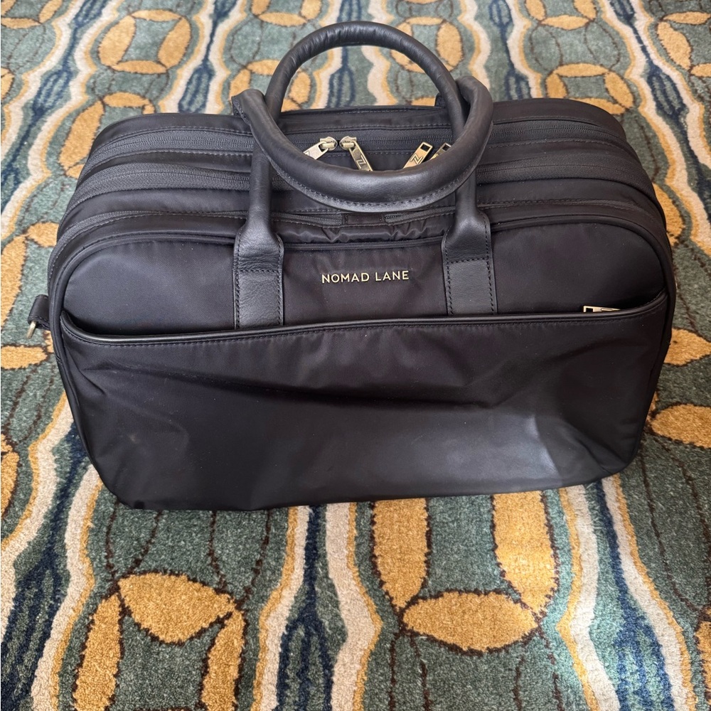 Black Nomad Lane Bento Bag for travel/personal item